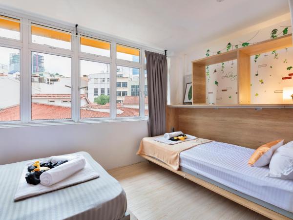 hipstercity hostel : photo 3 de la chambre triple in dormitory with shared bathroom