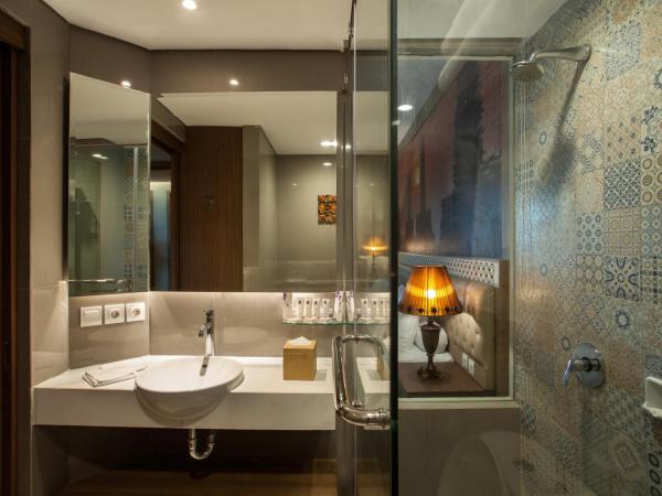 Grand Mercure Yogyakarta Adi Sucipto : photo 6 de la chambre chambre lit king-size deluxe