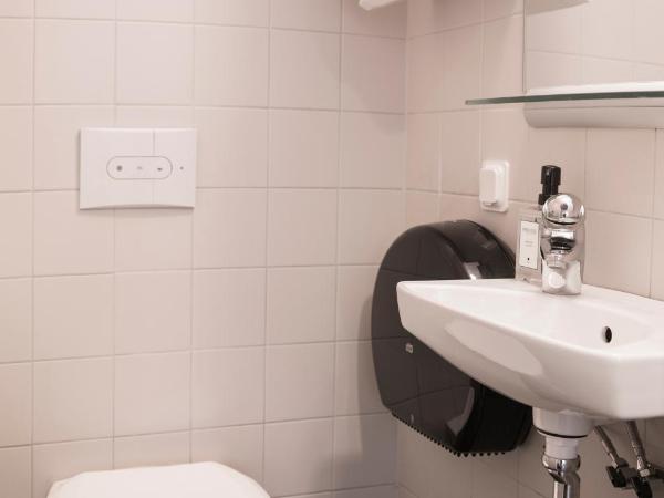 Best Western Kom Hotel Stockholm : photo 3 de la chambre chambre familiale avec salle de bains commune