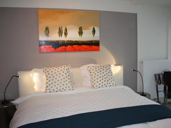 At number 6 : photo 9 de la chambre chambre double ou lits jumeaux avec salle de bains