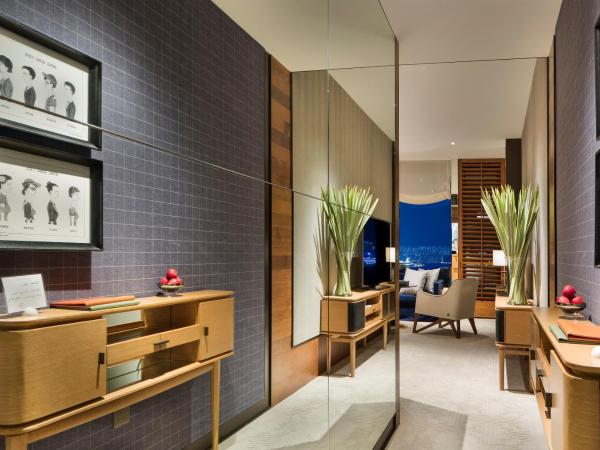 Rosewood Hong Kong : photo 5 de la chambre chambre lit king-size - vue sur port