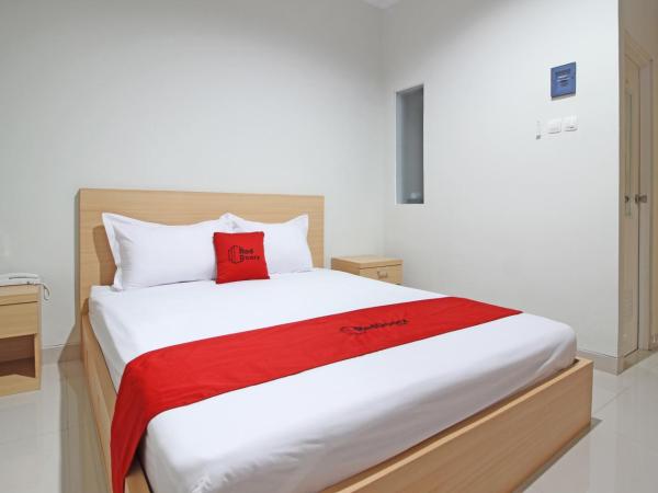 RedDoorz near AMIKOM Yogyakarta : photo 6 de la chambre chambre double