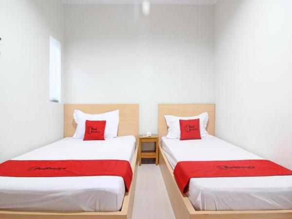 RedDoorz near AMIKOM Yogyakarta : photo 5 de la chambre chambre lits jumeaux