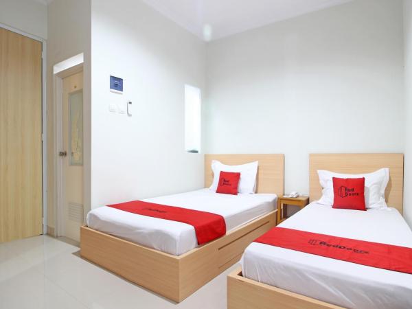 RedDoorz near AMIKOM Yogyakarta : photo 1 de la chambre chambre lits jumeaux