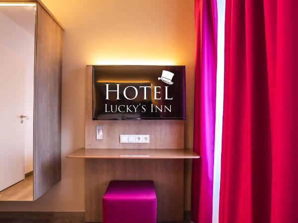 Hotel Luckys Inn : photo 7 de la chambre chambre double avec salle de bains privative