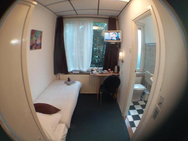 Hotel Baan : photo 4 de la chambre chambre simple avec salle de bains privative