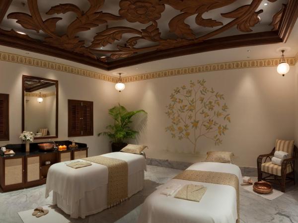 Taj Falaknuma Palace : photo 3 de la chambre chambre lits jumeaux palace - vue sur jardin