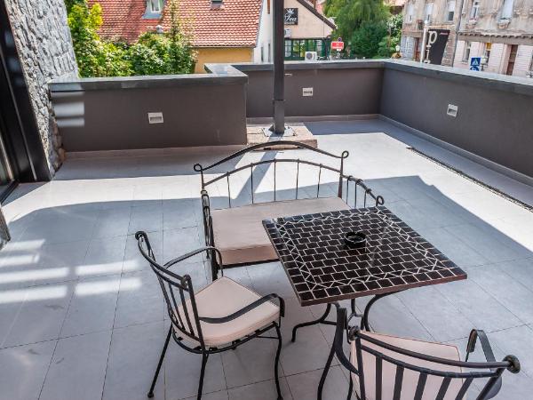 Hotel Academia : photo 5 de la chambre suite junior avec terrasse