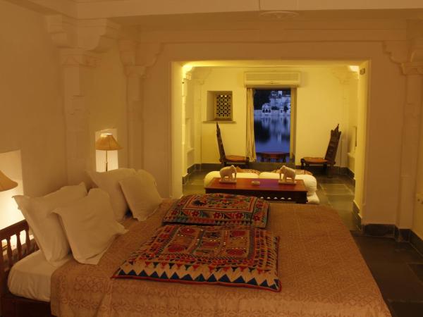 Kankarwa Haveli : photo 2 de la chambre deluxe lake front suite