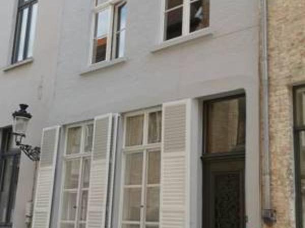 Guest house Adonis : photo 1 de la chambre chambre familiale avec salle de bains privative