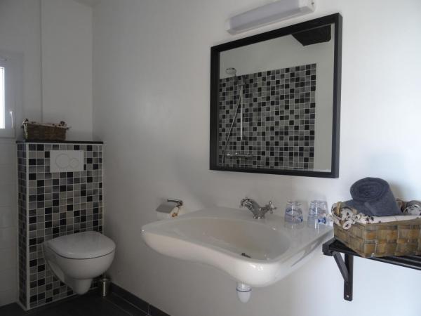 Auberge BonBeauJoli : photo 3 de la chambre chambre double ou lits jumeaux avec salle de bains