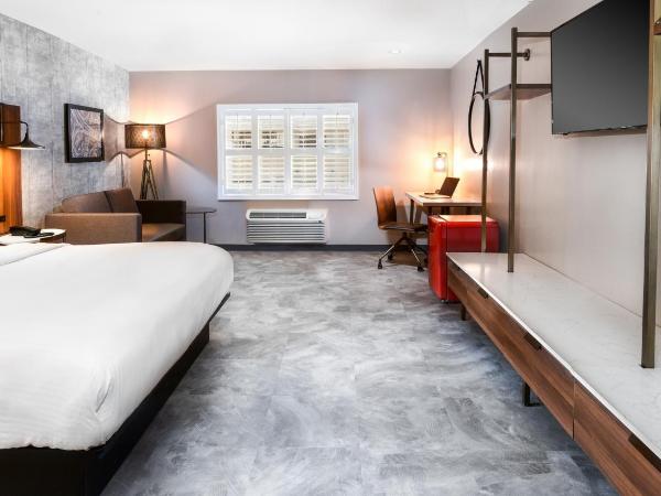 Hollywood Inn Suites Hotel : photo 3 de la chambre suite lit king-size