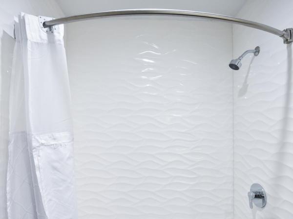 Hollywood Inn Suites Hotel : photo 7 de la chambre suite lit king-size