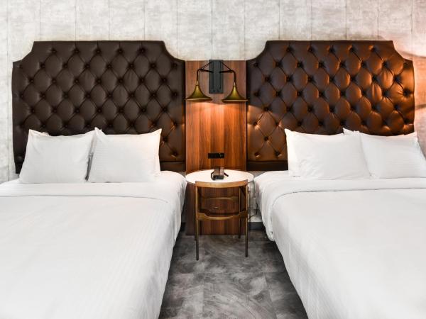 Hollywood Inn Suites Hotel : photo 4 de la chambre suite lit queen-size