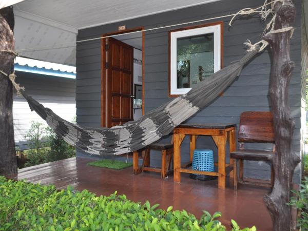 Lanta New Coconut Bungalow : photo 4 de la chambre bungalow 1 chambre