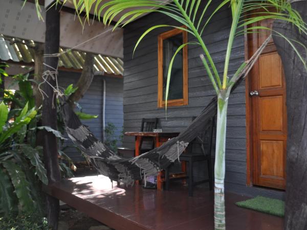 Lanta New Coconut Bungalow : photo 3 de la chambre bungalow 1 chambre