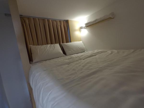 Signel Hostel : photo 3 de la chambre lit double en dortoir mixte