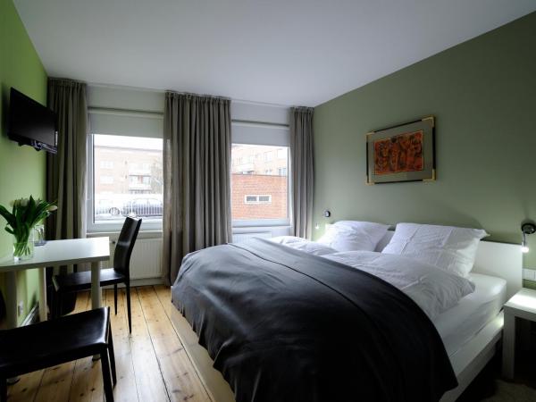 Hotel KUHBERG Hamburg : photo 2 de la chambre chambre double avec salle de bains privative
