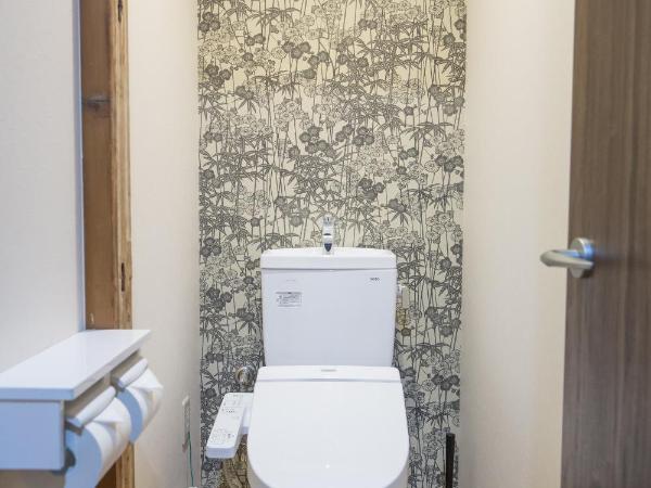 woodon : photo 4 de la chambre chambre simple avec toilettes et douche communes