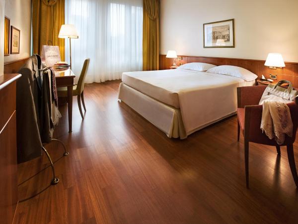 Hotel Cavour : photo 1 de la chambre chambre double hypoallergénique
