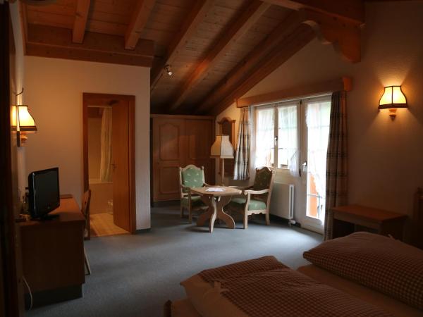 Hotel Alte Post : photo 2 de la chambre chambre double deluxe - vue sur montagne