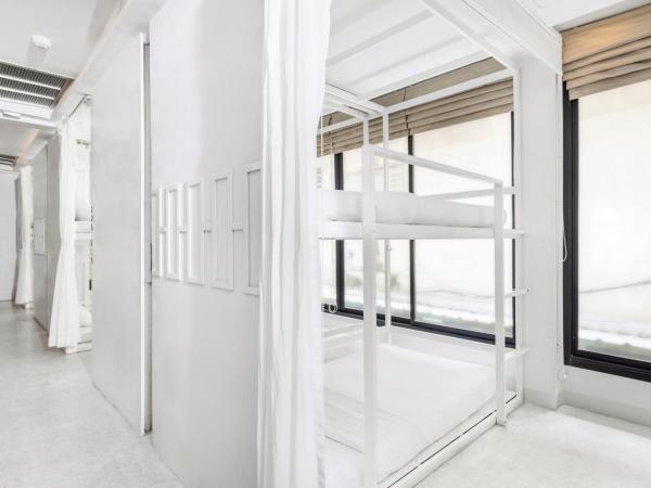 Nappark Hostel @Khao San : photo 8 de la chambre lit superposé en dortoir mixte pour 22 personnes (chambre standard)