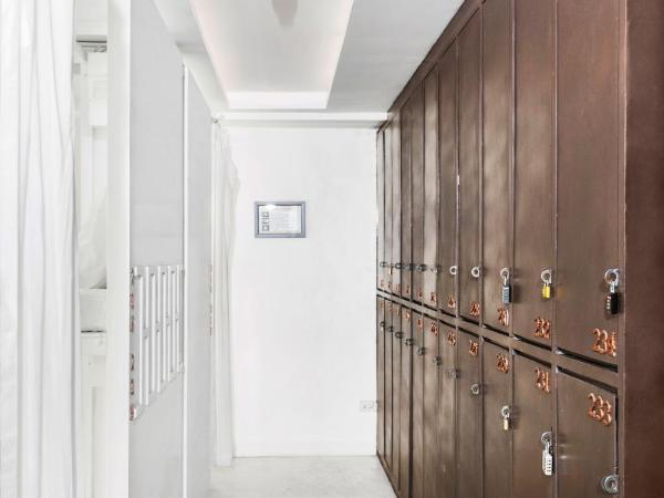 Nappark Hostel @Khao San : photo 7 de la chambre lit superposé en dortoir mixte pour 22 personnes (chambre standard)