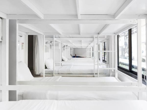 Nappark Hostel @Khao San : photo 4 de la chambre lit superposé en dortoir mixte pour 22 personnes (chambre standard)