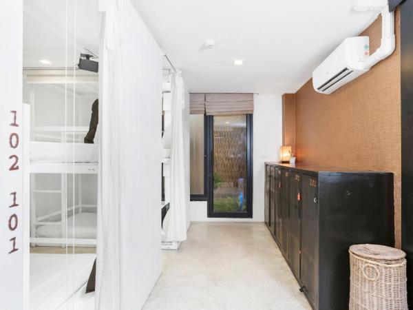 Nappark Hostel @Khao San : photo 3 de la chambre lit superposé en dortoir mixte pour 6 personnes (chambre supérieure)