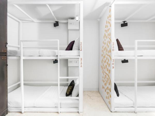 Nappark Hostel @Khao San : photo 5 de la chambre lit superposé en dortoir mixte pour 22 personnes (chambre standard)
