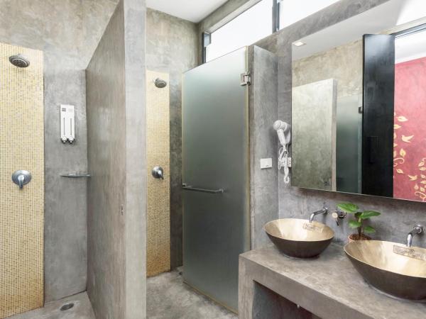 Nappark Hostel @Khao San : photo 1 de la chambre lit superposé en dortoir mixte pour 22 personnes (chambre standard)