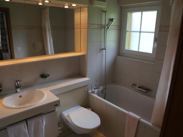 Hotel Alte Post : photo 5 de la chambre chambre double ou lits jumeaux supérieure - vue sur montagnes