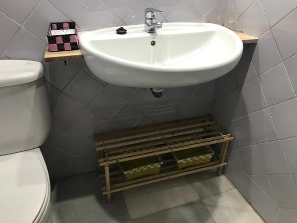 Hostal Puerta Carmona : photo 7 de la chambre chambre lits jumeaux