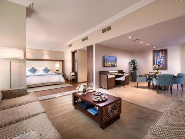 Stella Di Mare Dubai Marina Hotel : photo 2 de la chambre deluxe king suite with city view (free shuttle bus to the beach and marina mall)