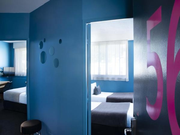 Mon Hotel à Gap : photo 6 de la chambre chambre familiale avec douche