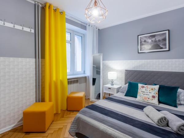 ClickTheFlat Żurawia Street Apart Rooms : photo 1 de la chambre chambre double avec salle de bains commune