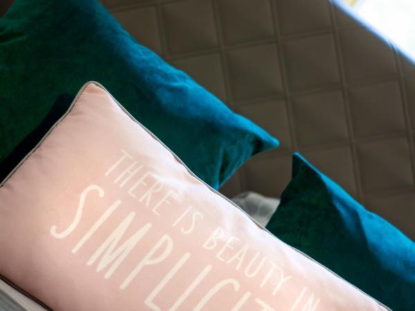 ClickTheFlat Żurawia Street Apart Rooms : photo 4 de la chambre chambre double avec salle de bains commune