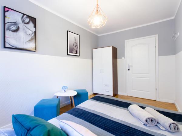 ClickTheFlat Żurawia Street Apart Rooms : photo 2 de la chambre chambre double avec salle de bains commune
