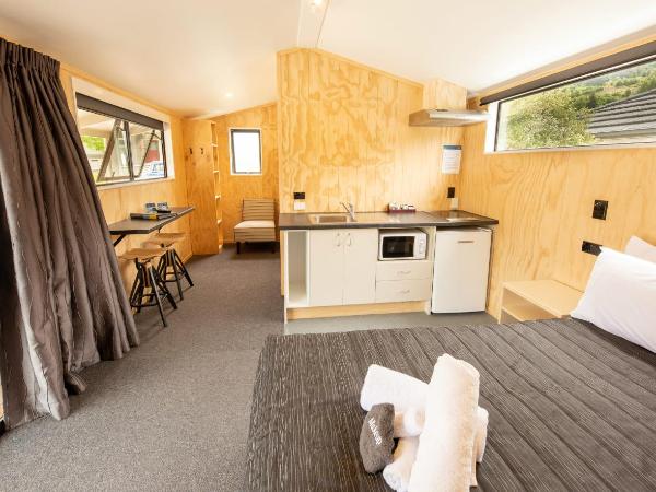 Queenstown Top 10 Holiday Park : photo 3 de la chambre studio lit queen-size 