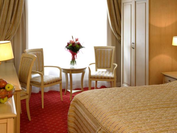 Spa Hotel Schlosspark : photo 7 de la chambre chambre double ou lits jumeaux confort avec accès piscine et centre de bien-Être