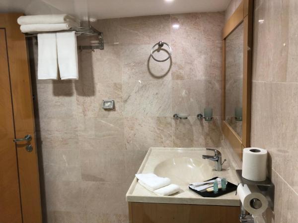 Muscat Plaza Hotel : photo 7 de la chambre chambre lit king-size standard