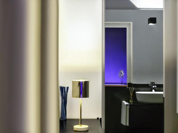 Artemisia Domus - Centro Storico : photo 3 de la chambre chambre lit queen-size avec baignoire spa