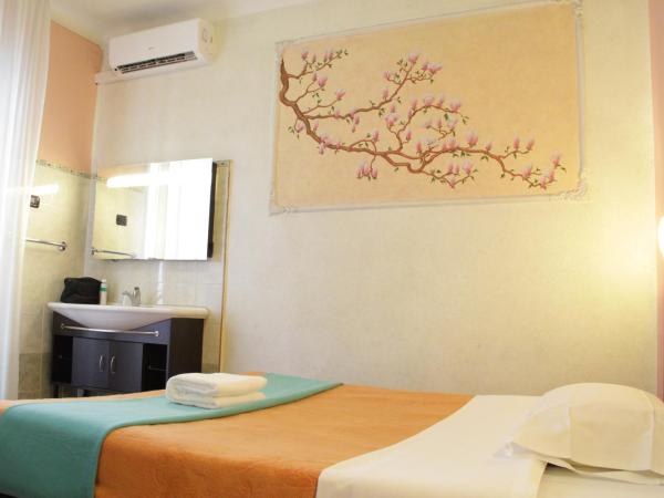 Hotel America : photo 3 de la chambre chambre double avec salle de bains commune