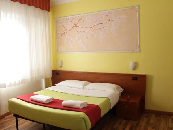 Hotel America : photo 7 de la chambre chambre double avec salle de bains privative