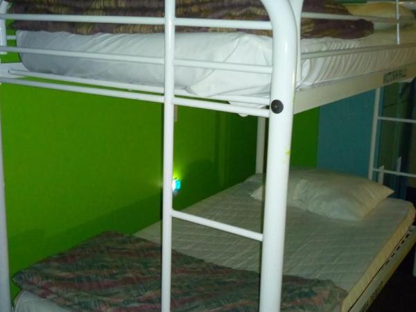 Ottawa Backpackers Inn : photo 1 de la chambre lit simple dans dortoir de 10 lits
