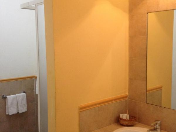 Villa Greta Hotel Rooms & Suites : photo 6 de la chambre chambre double ou lits jumeaux Économique