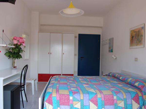 Hotel Wally : photo 2 de la chambre chambre double ou lits jumeaux avec balcon