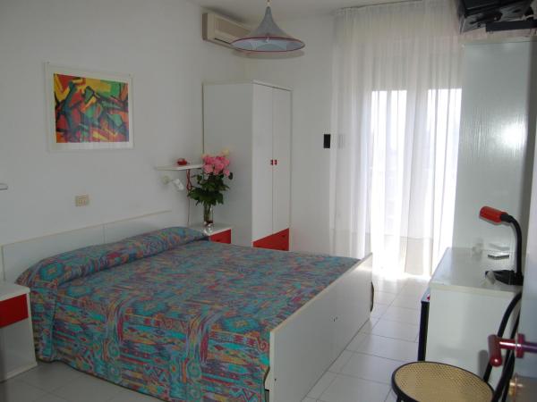 Hotel Wally : photo 3 de la chambre chambre double ou lits jumeaux avec balcon