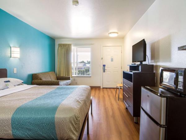 Motel 6 Portland Mall - 205 : photo 4 de la chambre chambre lit queen-size deluxe - non-fumeurs