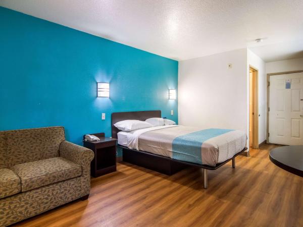 Motel 6 Portland Mall - 205 : photo 2 de la chambre chambre lit queen-size deluxe - non-fumeurs